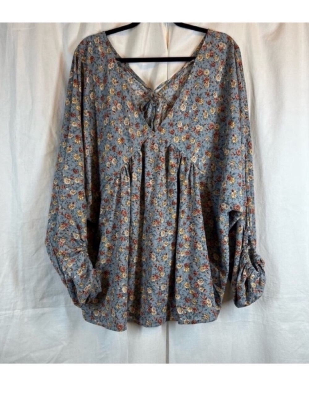 Hayden Los Angeles Floral Cottagecore peasant v neck long sleeve blouse